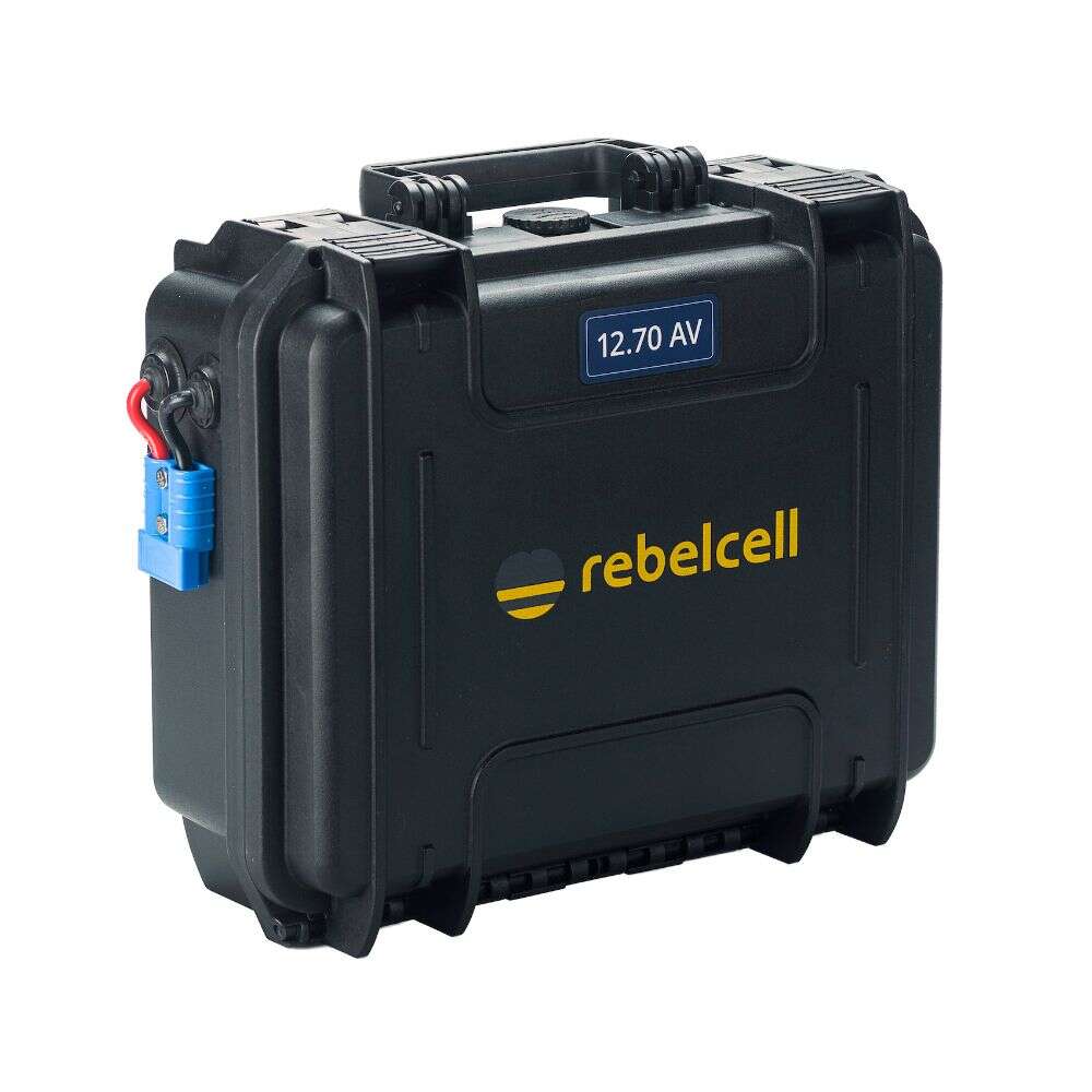Rebelcell akku kuljetuslaatikossa 12V70A. Paino n. 9kg
