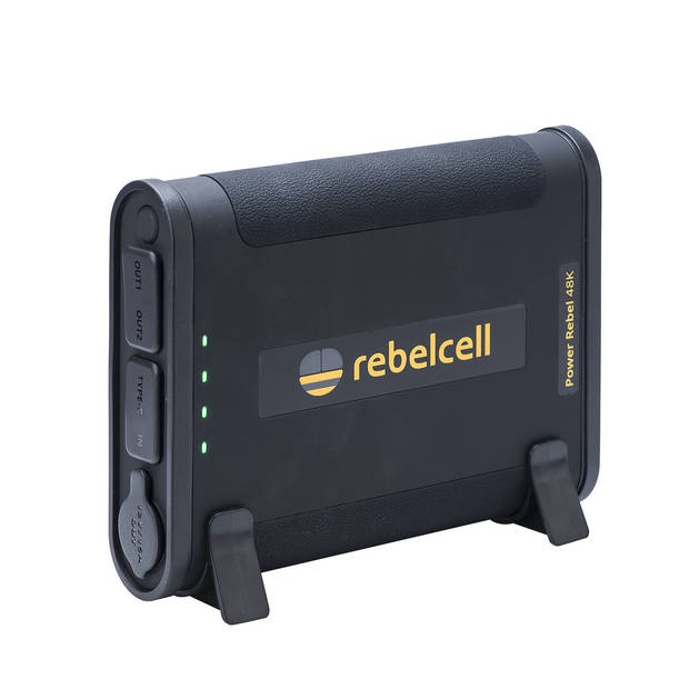 Rebelcell power bank, kapasiteetti: 48000mA, varauksen merkkivalot, tehokas taskulamppu. Liitännät 2x USB-A, 1x USB-C. Säänkestävä.
