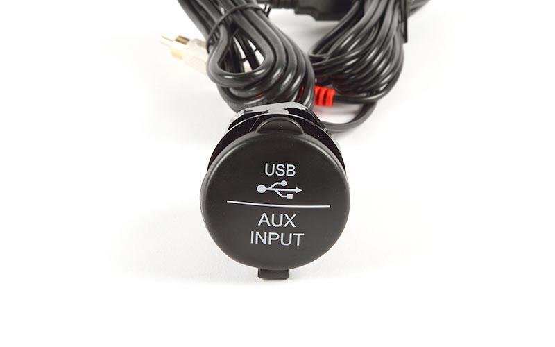 LTC USB + 3,5mm audio jatkokaapeli uppoasennukseen